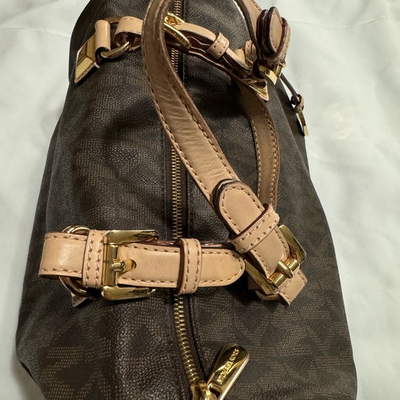 Michael Kors Barrel Bag - Picture 4 of 6